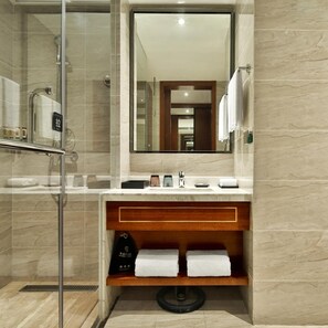 Free toiletries, hair dryer, slippers, towels - Chengdu Qinhuang Yongan Hotel (Chengdu)