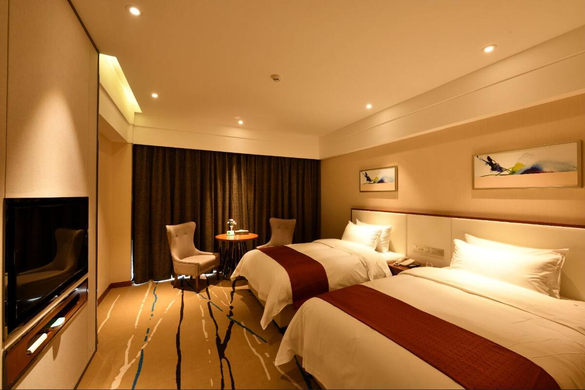 Deluxe Twin Room | Desk, blackout curtains, soundproofing, free WiFi
