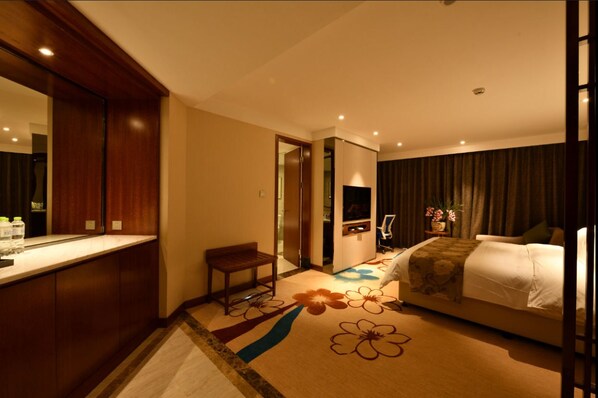 Escritorio, cortinas blackout, sistema de insonorización y wifi gratis 