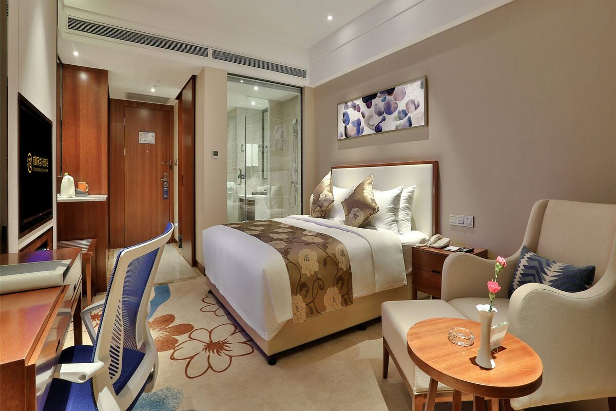 Deluxe Double Room | Desk, blackout curtains, soundproofing, free WiFi