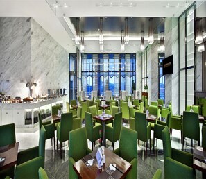Breakfast, lunch and dinner served - Chengdu Qinhuang Yongan Hotel (Chengdu)