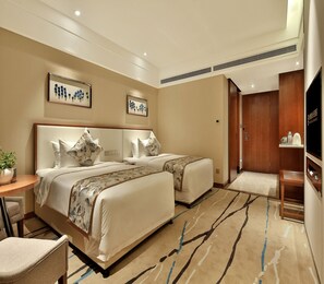 Desk, blackout curtains, soundproofing, free WiFi - Chengdu Qinhuang Yongan Hotel (Chengdu)