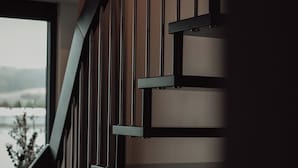 A staircase with a modern design, leading to an upper floor. - 3G Hotel (Fulda)