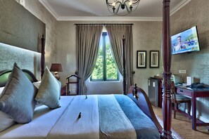 Deluxe Double Room | Minibar, in-room safe, desk, free WiFi