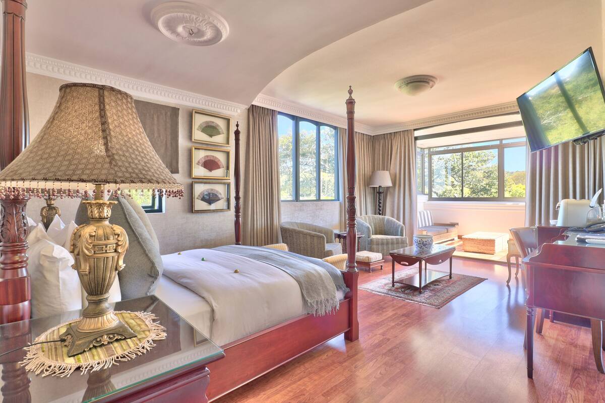 Penthouse | Minibar, in-room safe, desk, free WiFi
