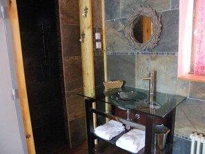 Shower, free toiletries, hair dryer, towels