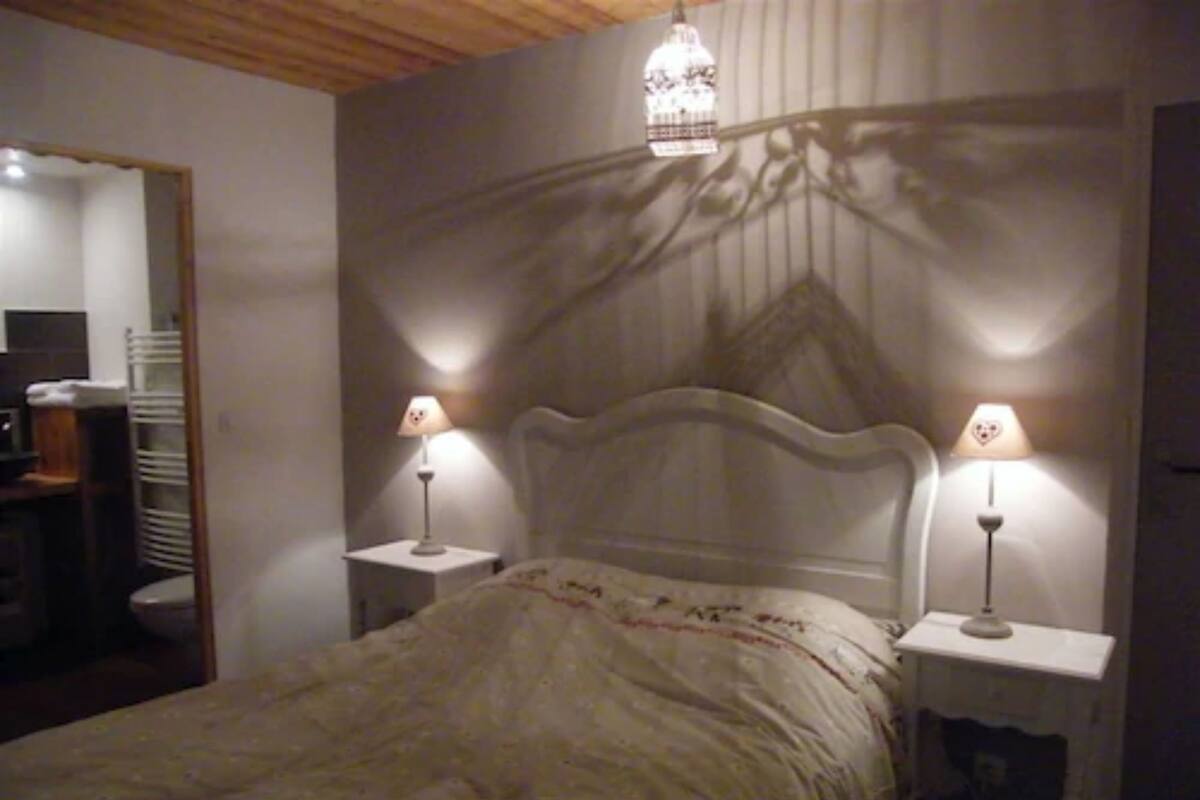 1 bedroom, premium bedding, free cots/infant beds, free WiFi