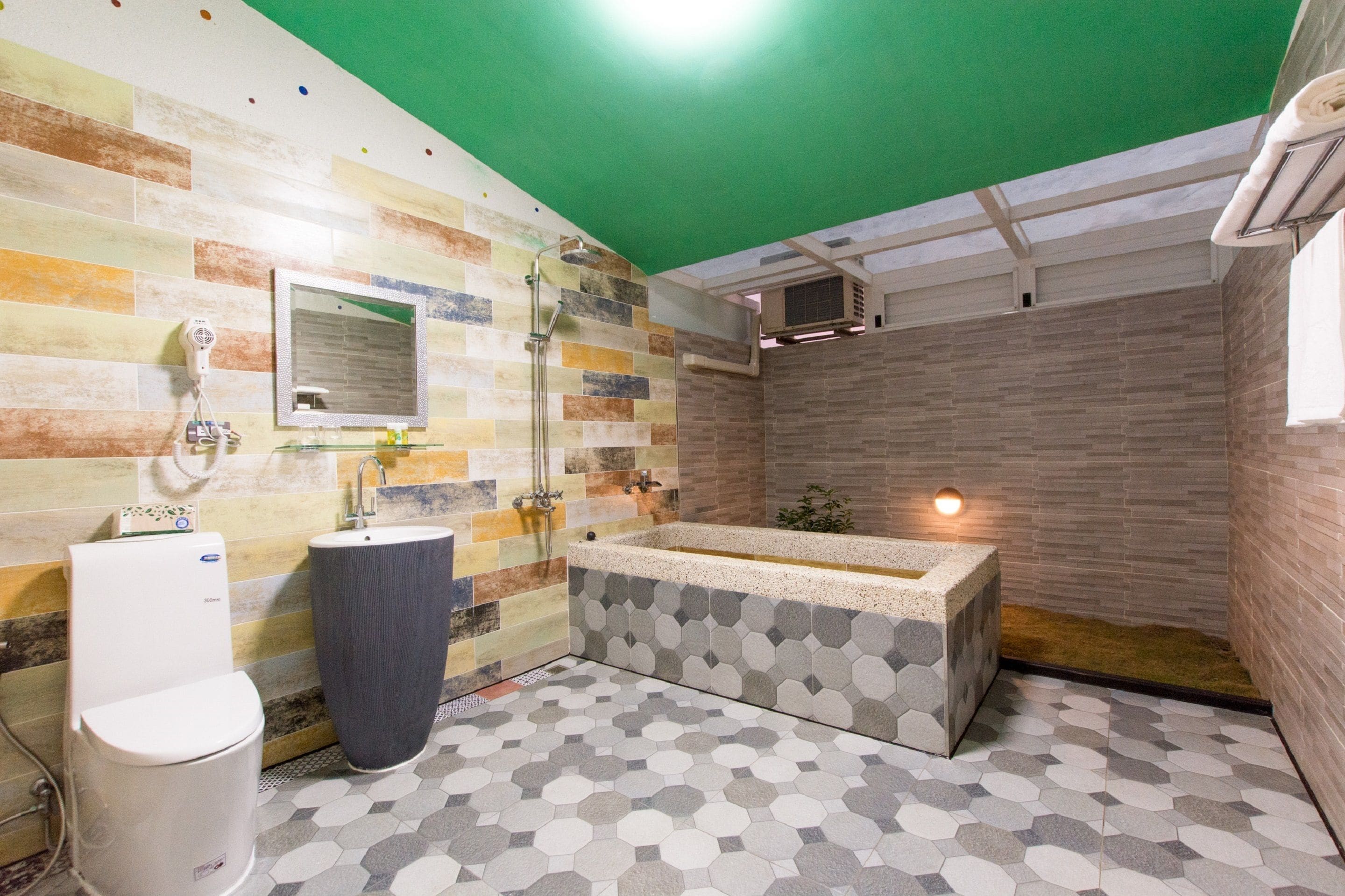 villa | desk, blackout curtains, free wifi, bed sheets