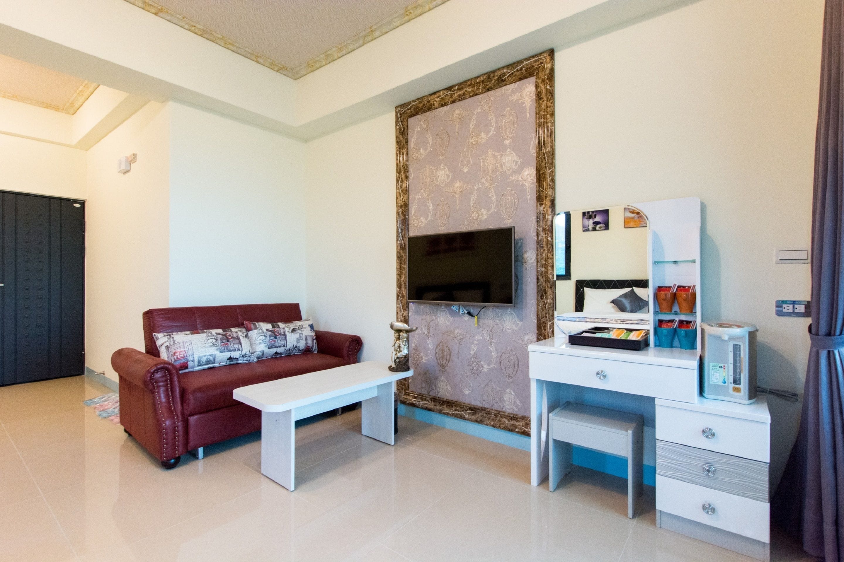 desk, blackout curtains, free wifi, bed sheets