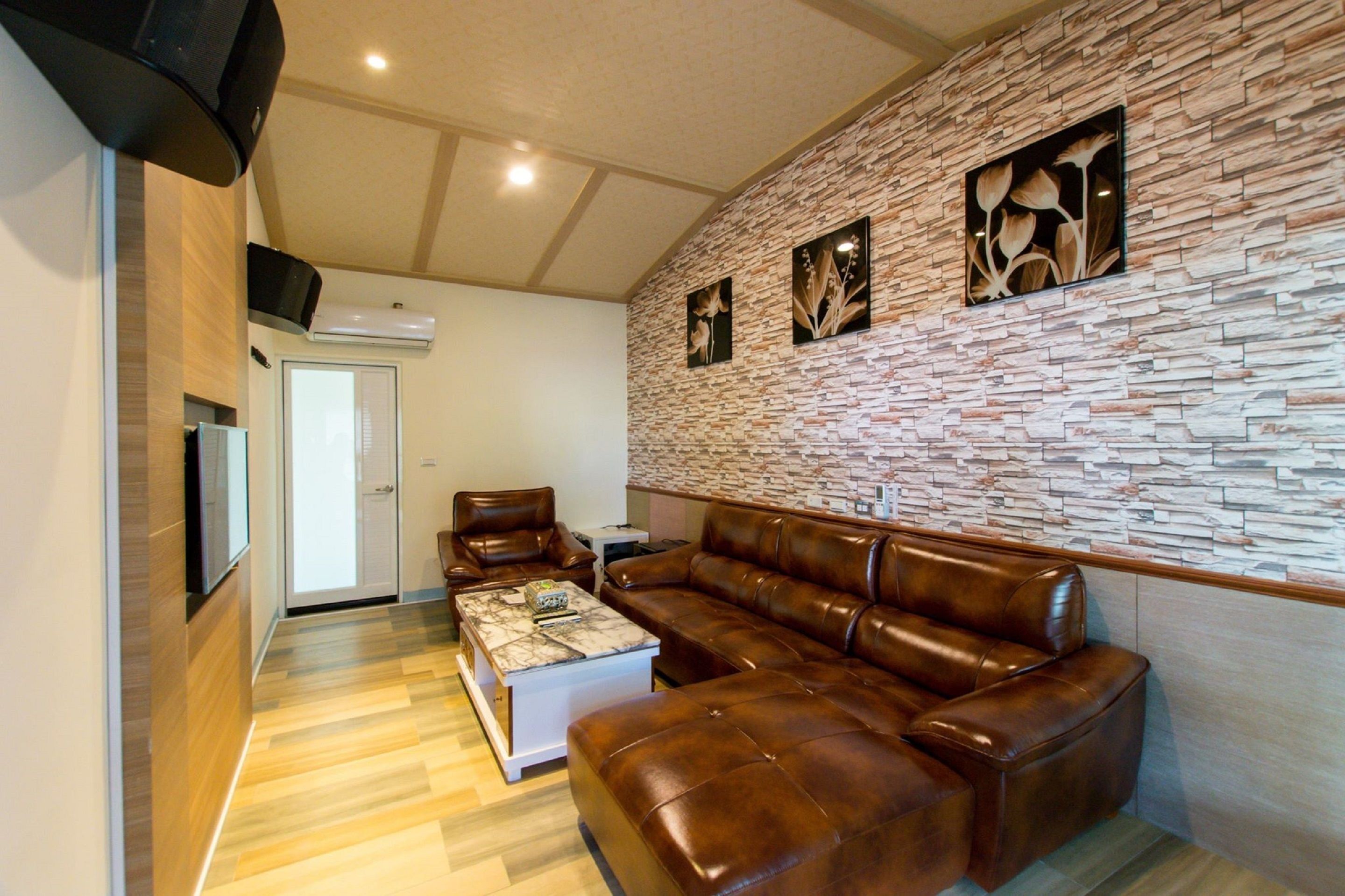 villa | desk, blackout curtains, free wifi, bed sheets