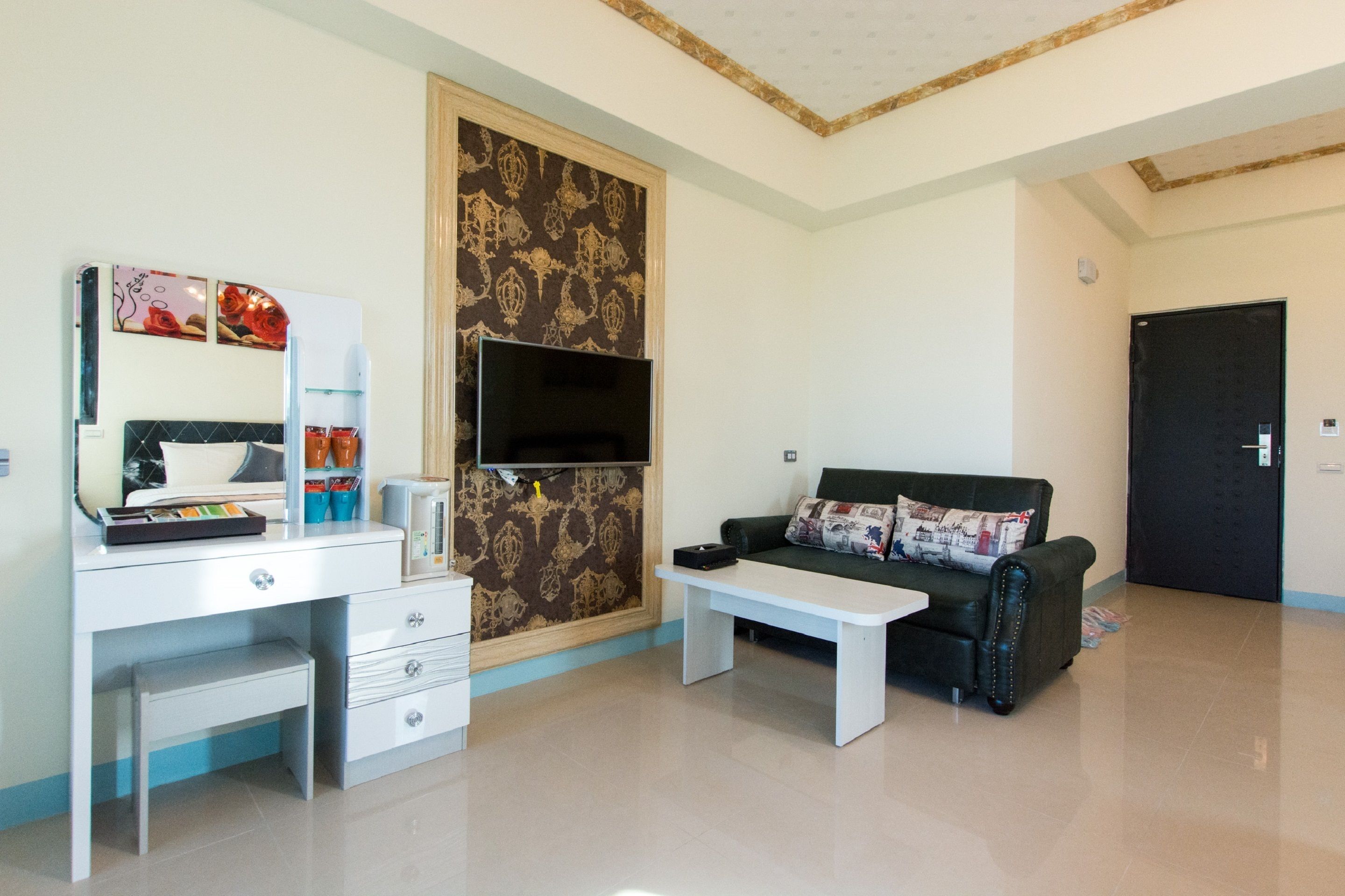 quadruple room | desk, blackout curtains, free wifi, bed sheets