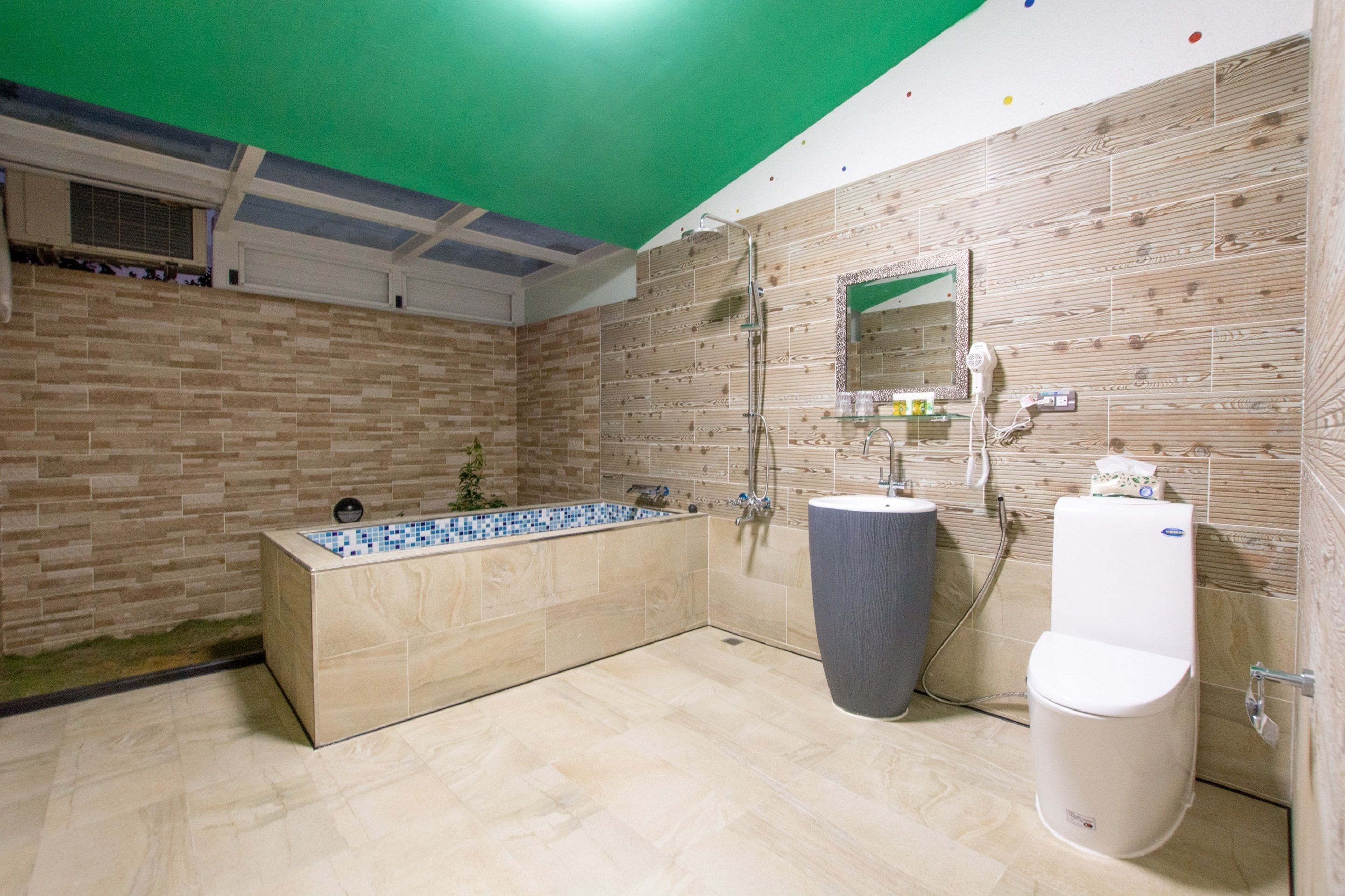 villa | desk, blackout curtains, free wifi, bed sheets