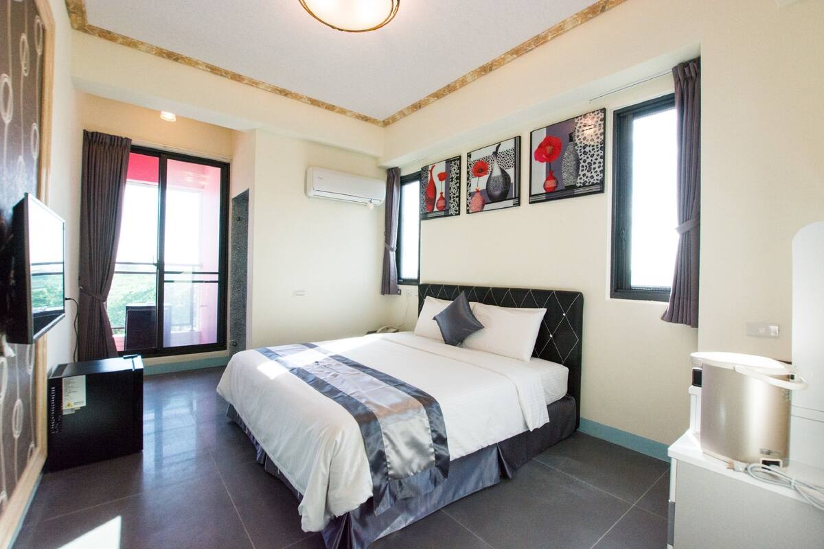 Habitación doble | Escritorio, cortinas opacas, wifi gratis y ropa de cama