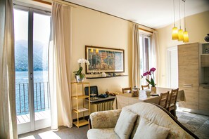 Exclusive Apartment, 1 Bedroom, Lake View | Living area