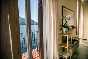 Exclusive Apartment, 1 Bedroom, Lake View | Living area