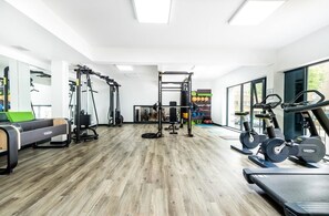 Estudio, cocina | Escritorio, cortinas opacas, tabla de planchar con plancha y wifi gratis