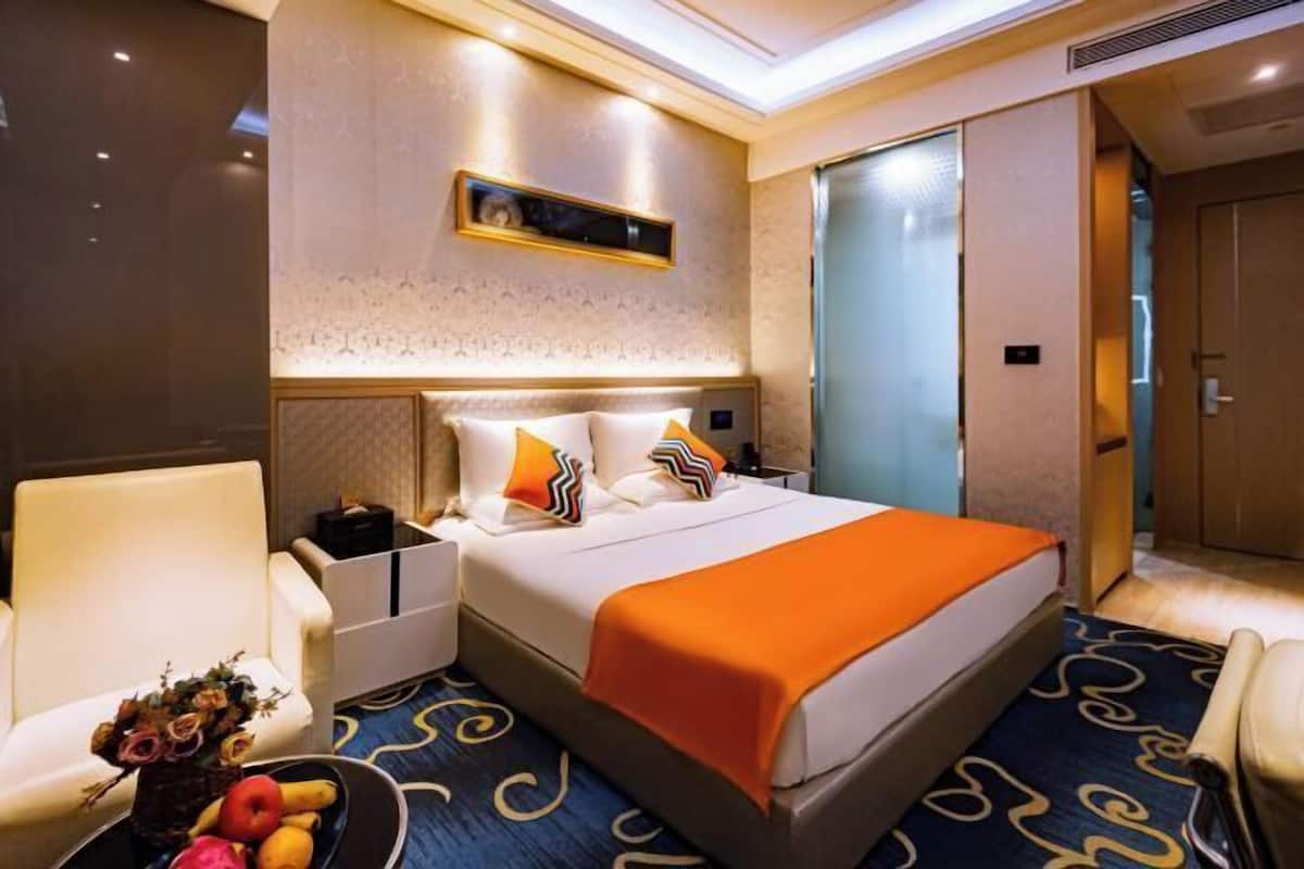Minibar, desk, iron/ironing board, free WiFi