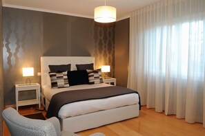 4 Schlafzimmer, Zimmersafe, Bügeleisen/Bügelbrett, kostenloses WLAN