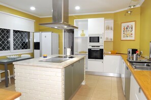 Villa, 4 Schlafzimmer, eigener Pool | Eigene Küche | Großer Kühlschrank, Mikrowelle, Ofen, Herdplatte
