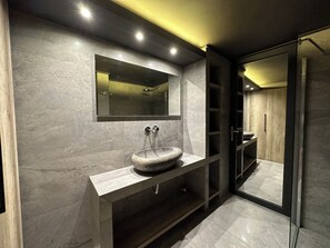 Bathroom - Be My Guest Athens (Athens)