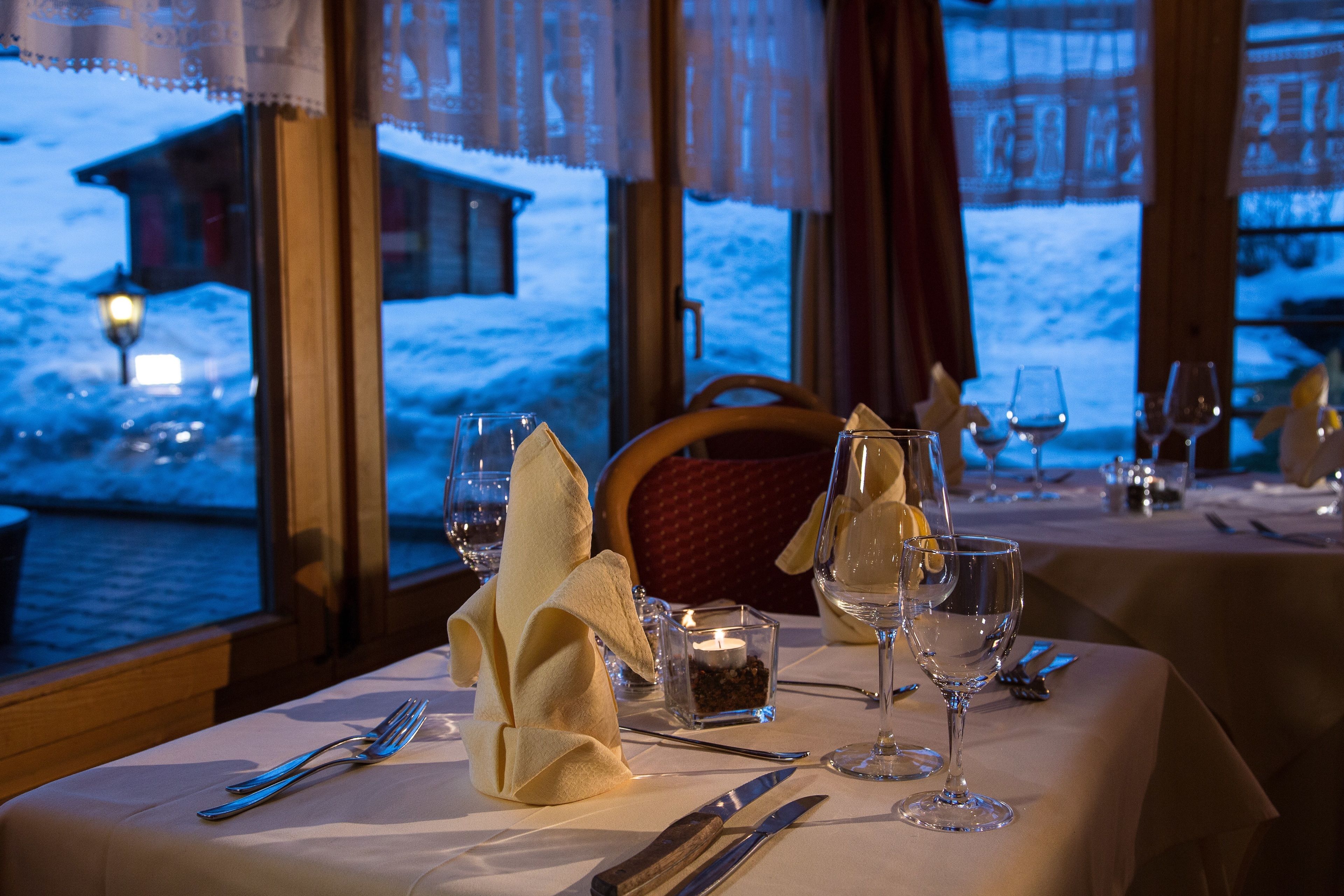 lunch and dinner served