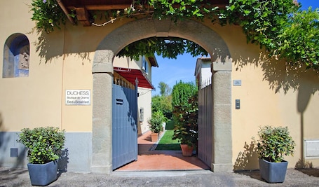 Property entrance. Duchess Boutique Hotel B&B