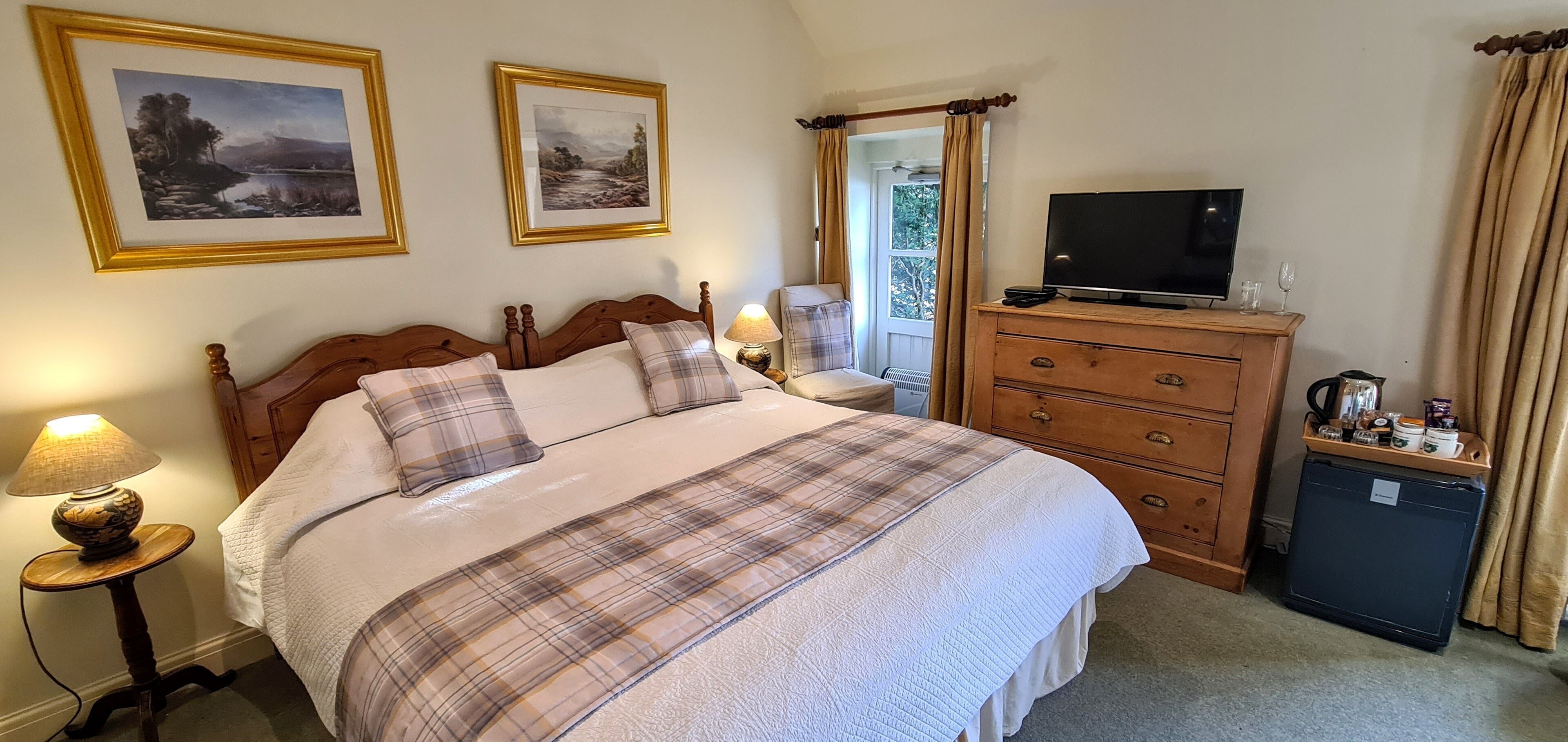 Desk, iron/ironing board, free WiFi, wheelchair access