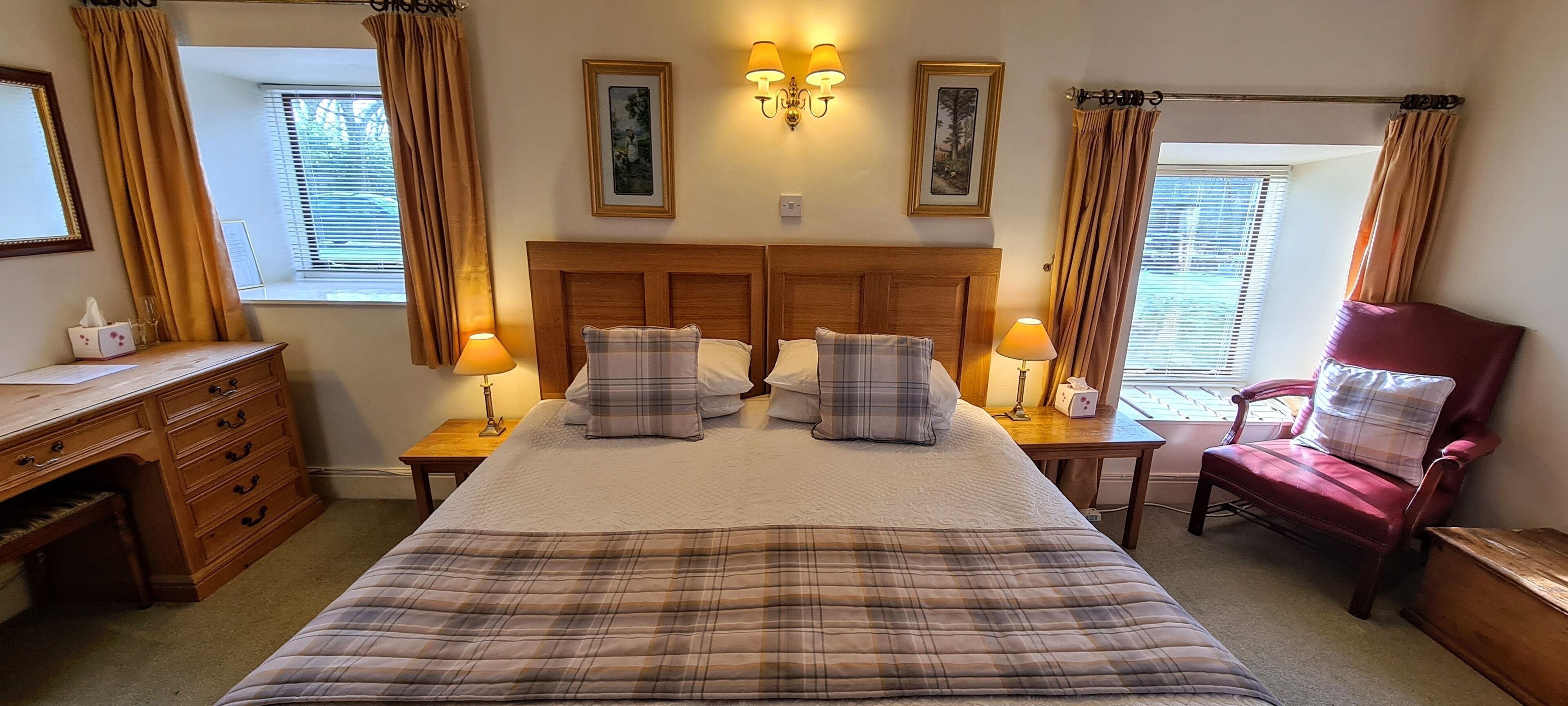 Desk, iron/ironing board, free WiFi, wheelchair access