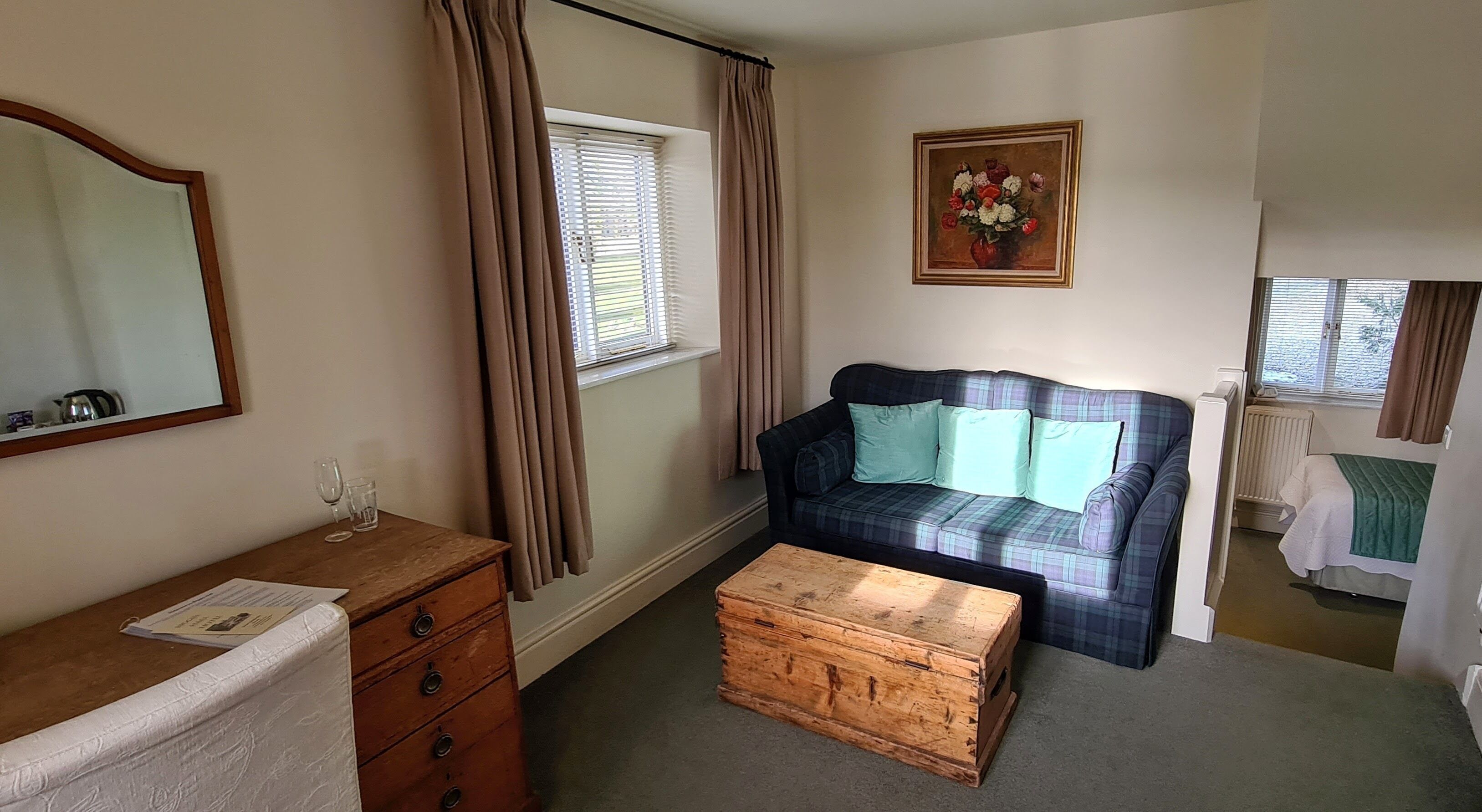 Desk, iron/ironing board, free WiFi, wheelchair access