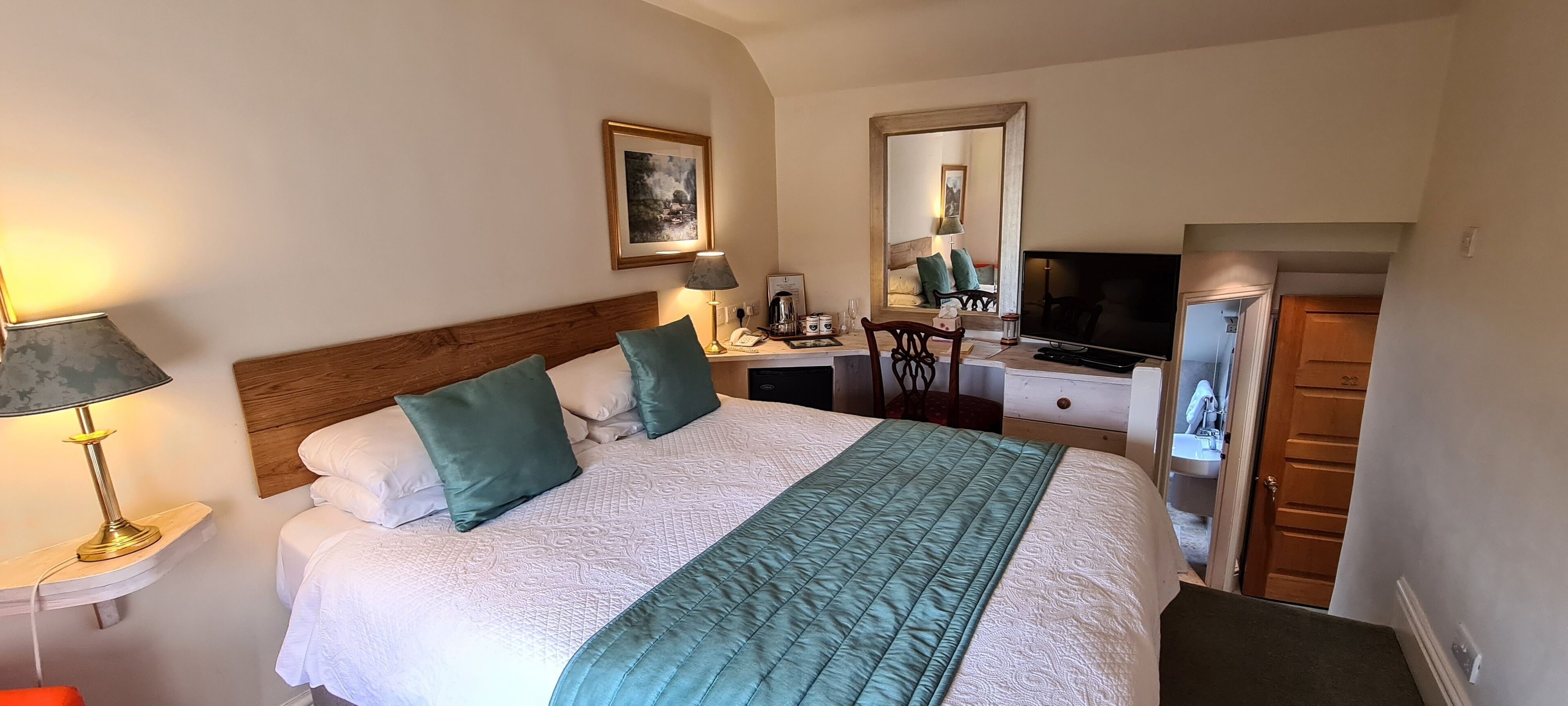 Desk, iron/ironing board, free WiFi, wheelchair access