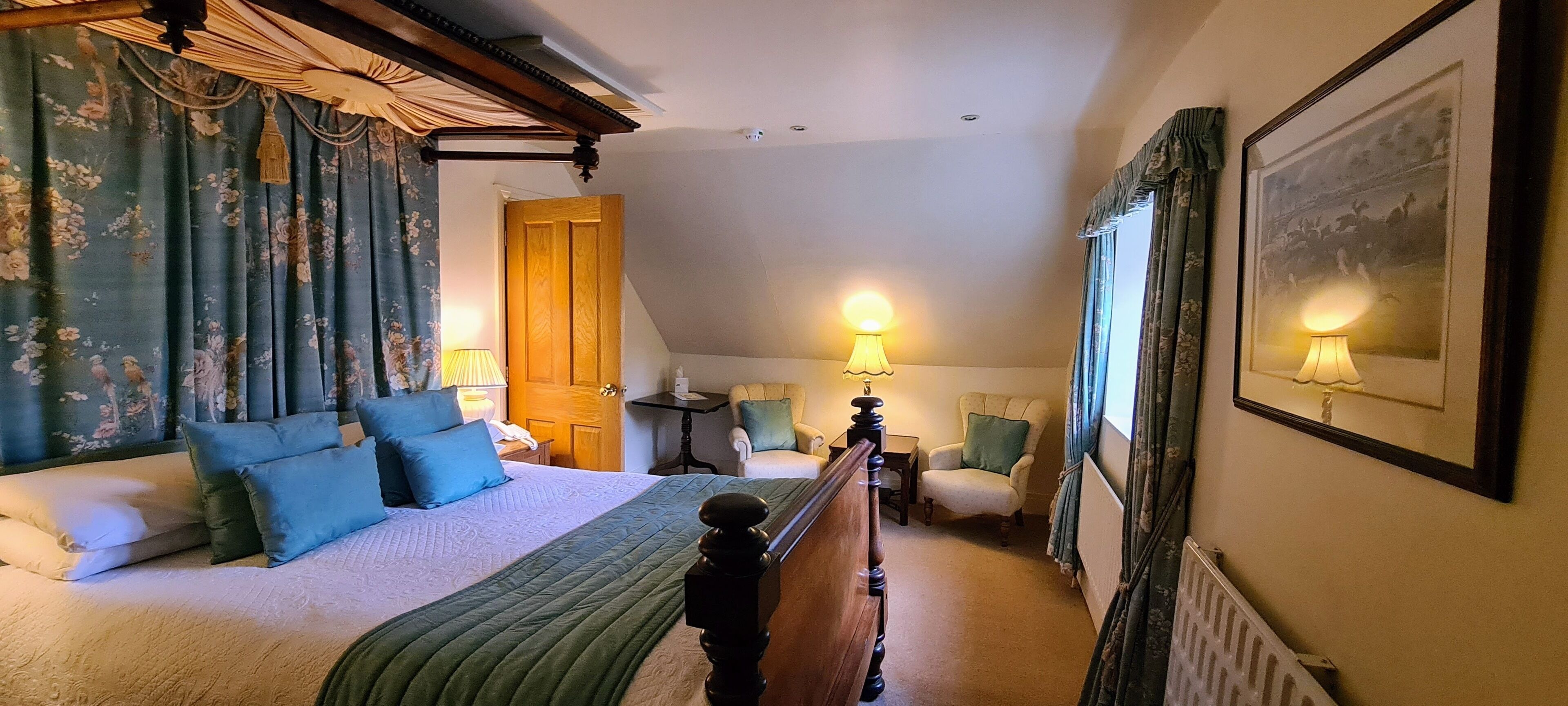 Desk, iron/ironing board, free WiFi, wheelchair access