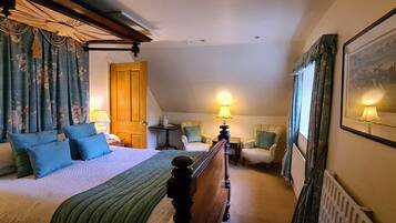 Main House - Double Room (No Pets) | Een bureau, een strijkplank/strijkijzer, gratis wifi