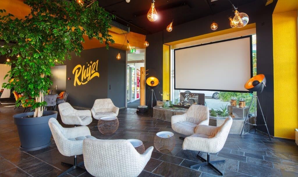 Breakfast, lunch, dinner served; Regional cuisine 