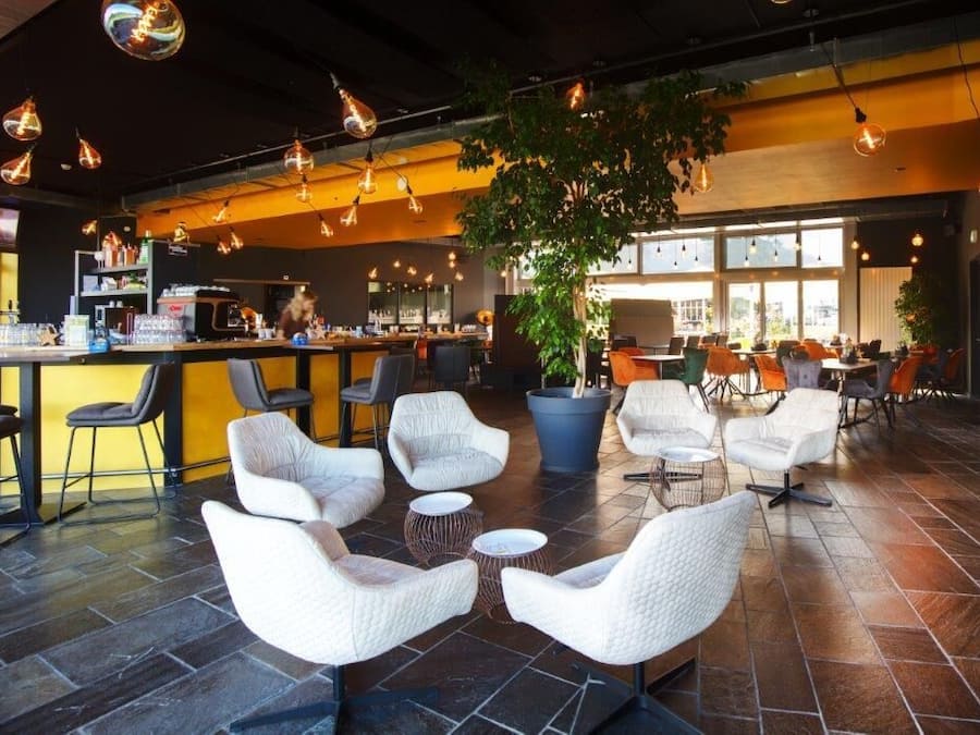 Breakfast, lunch, dinner served; Regional cuisine