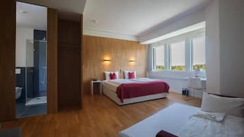 Superior Double or Twin Room | 1 bedroom, in-room safe, desk, iron/ironing board