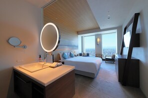 Bộ đồ giường cao cấp, chăn bông, két bảo mật tại phòng 
