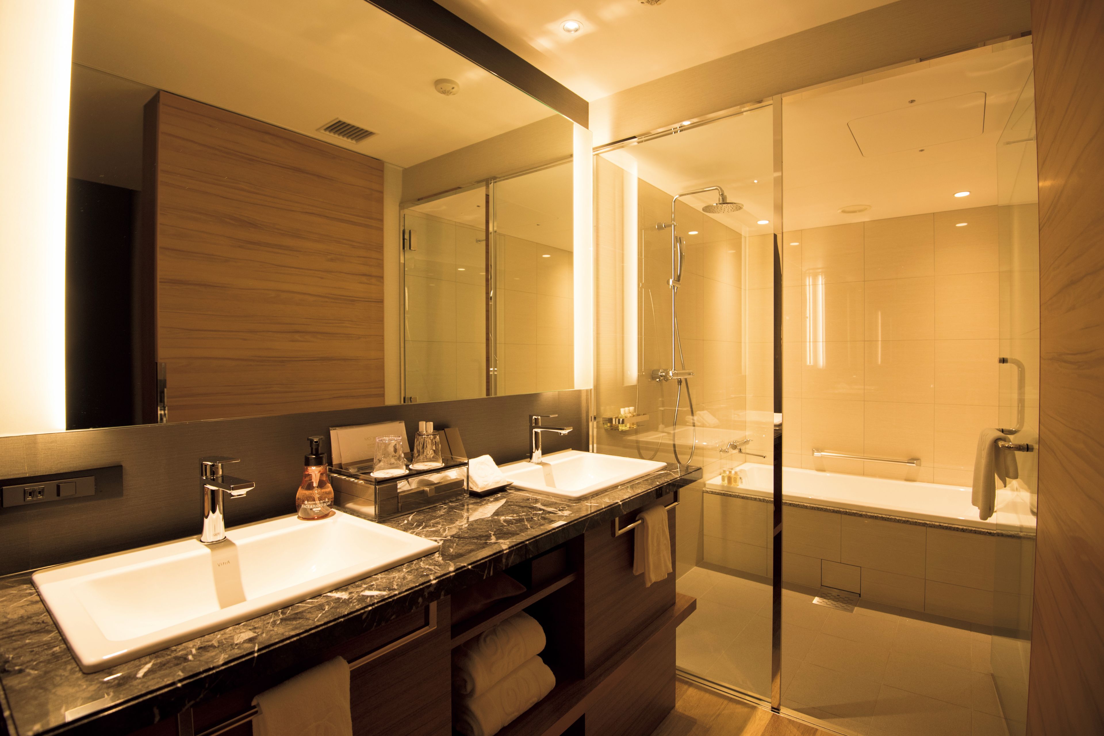 separate bathtub and shower, deep-soaking bathtub, rainfall showerhead