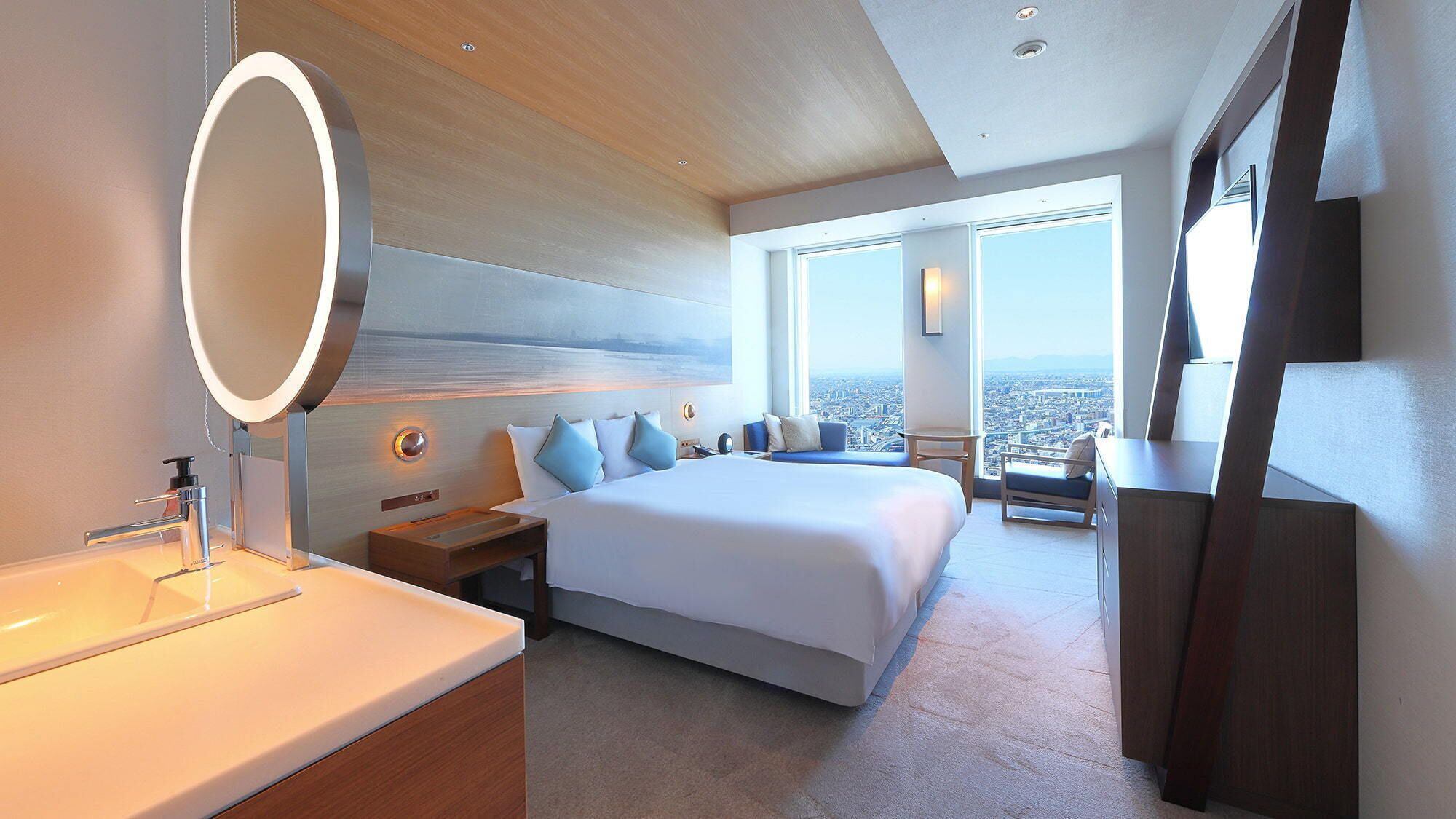 Premium bedding, down duvets, in-room safe, blackout curtains