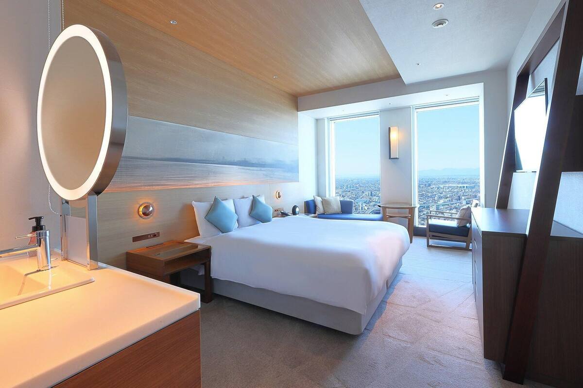 Premium bedding, down duvets, in-room safe, blackout curtains