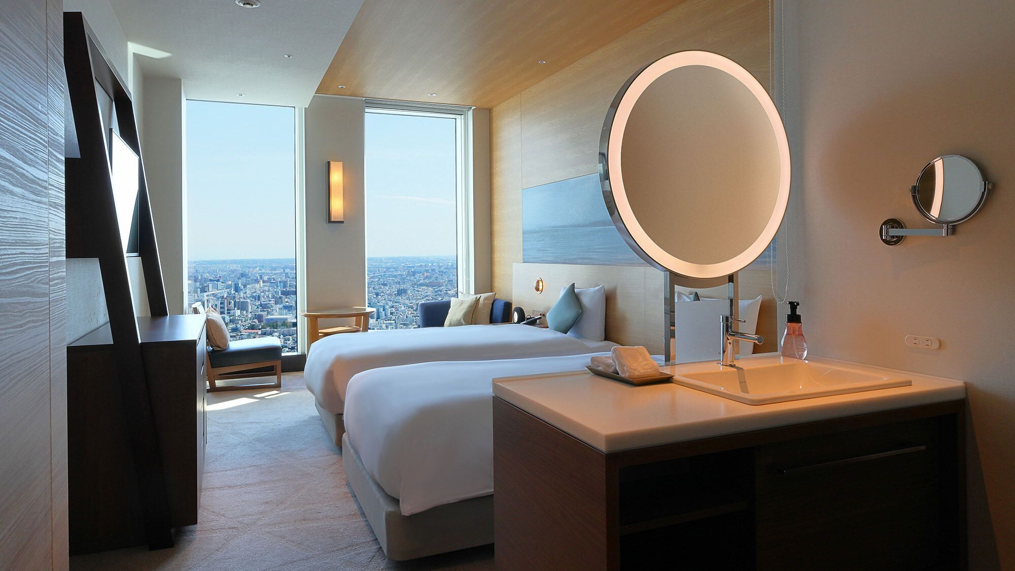 Premium bedding, down duvets, in-room safe, blackout curtains