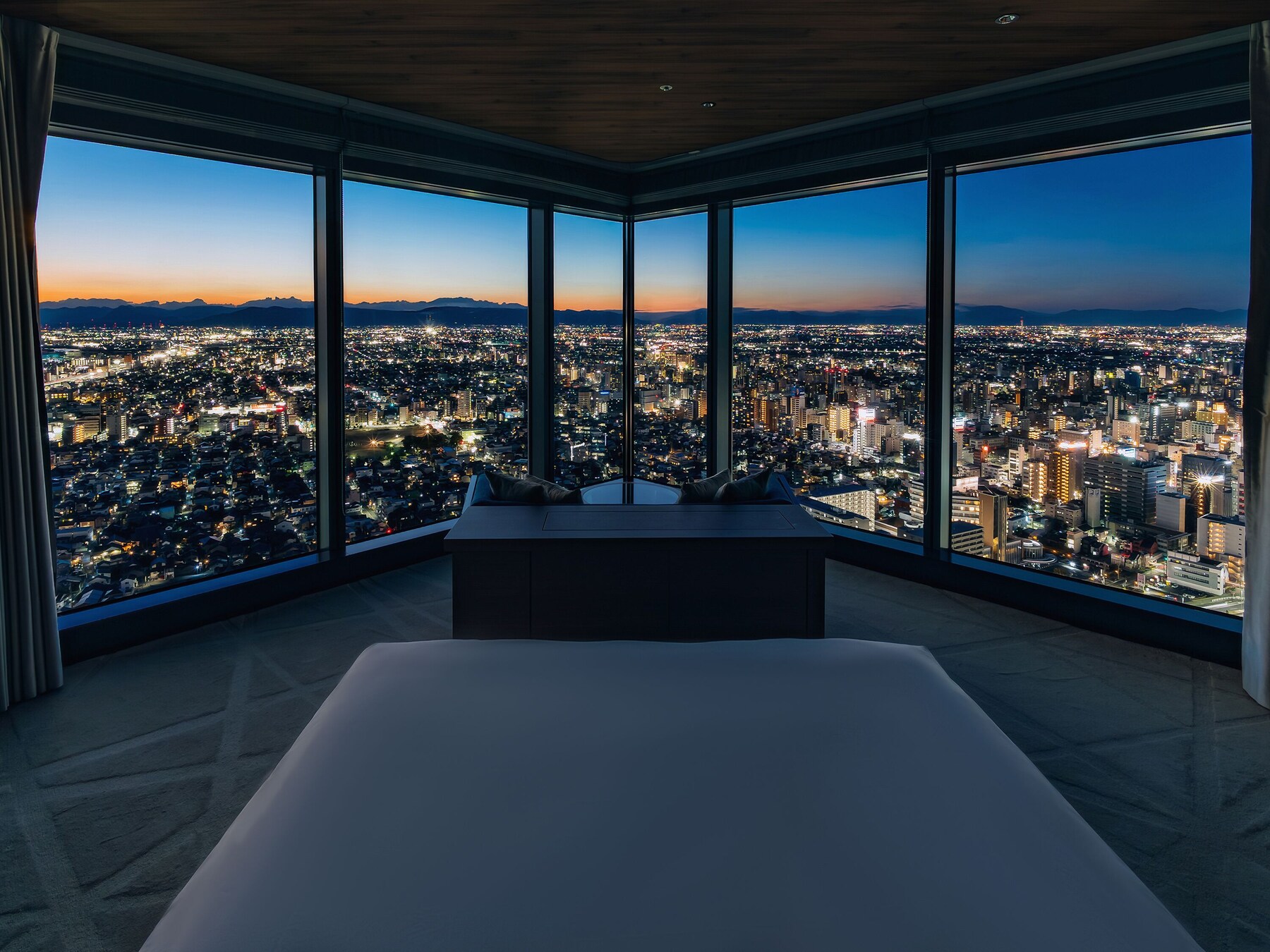 Junior Suite King with Nagoya Station View & Club Lounge Access Non Smoking | Premium bedding, down comforters, in-room safe, blackout drapes