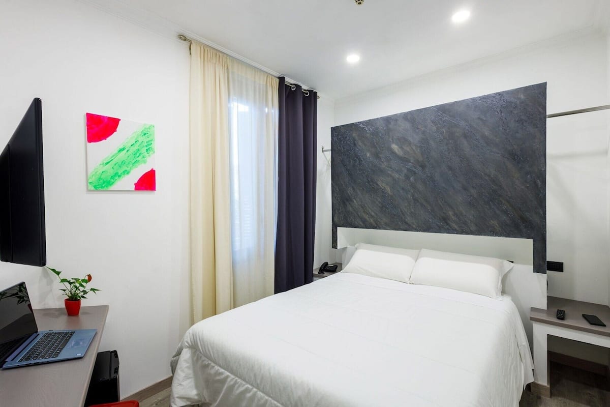 In-room safe, desk, soundproofing, WiFi (free)