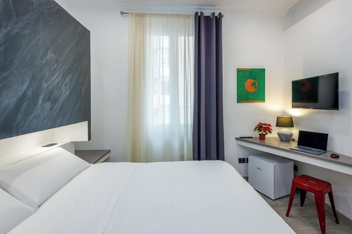 In-room safe, desk, soundproofing, free WiFi