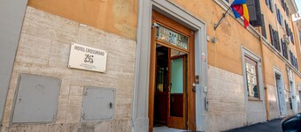 Crossroad Hotel