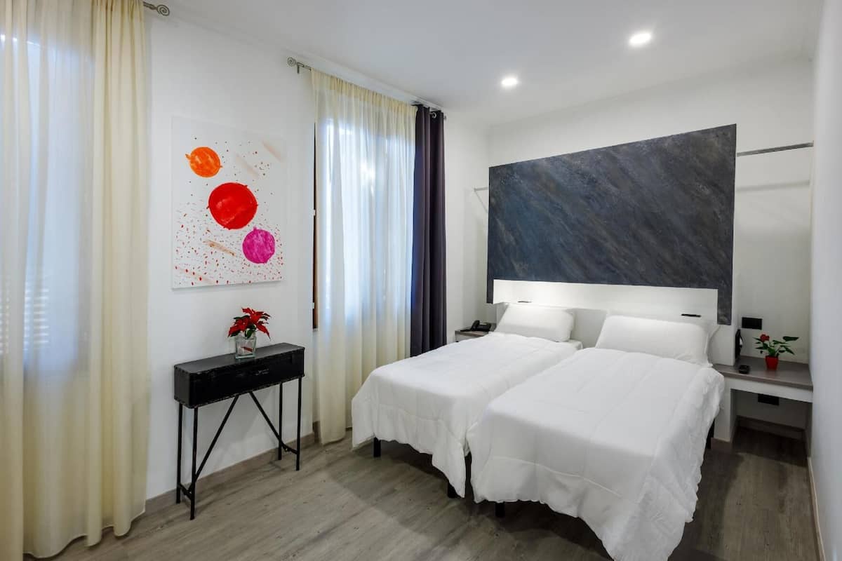 In-room safe, desk, soundproofing, WiFi (free)