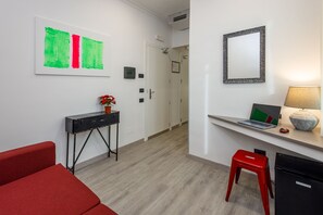 Classic Triple Room | In-room safe, desk, soundproofing, free WiFi - Crossroad Hotel (Rome)