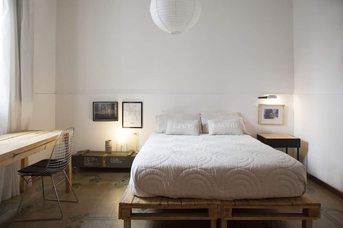 Classic Double Room, Shared Bathroom | Desk, iron/ironing board, free WiFi, bed sheets