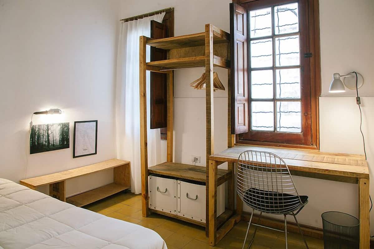 Single Room, Shared Bathroom | Room amenity