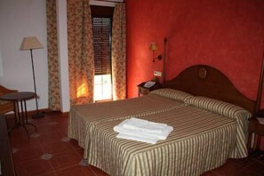 Double or Twin Room | Desk, free cribs/infant beds, rollaway beds, free WiFi - Hotel Posada del Cordobés (Cazorla)