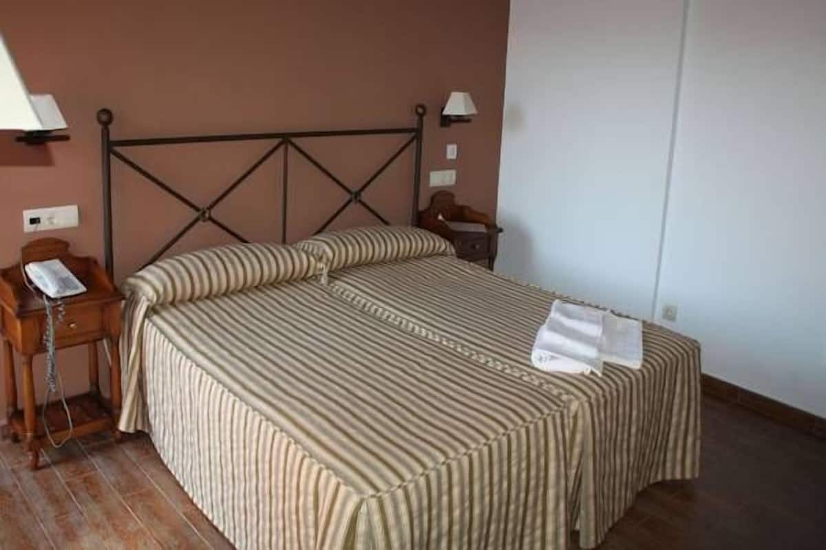 Double or Twin Room | Desk, free cots/infant beds, rollaway beds, free WiFi